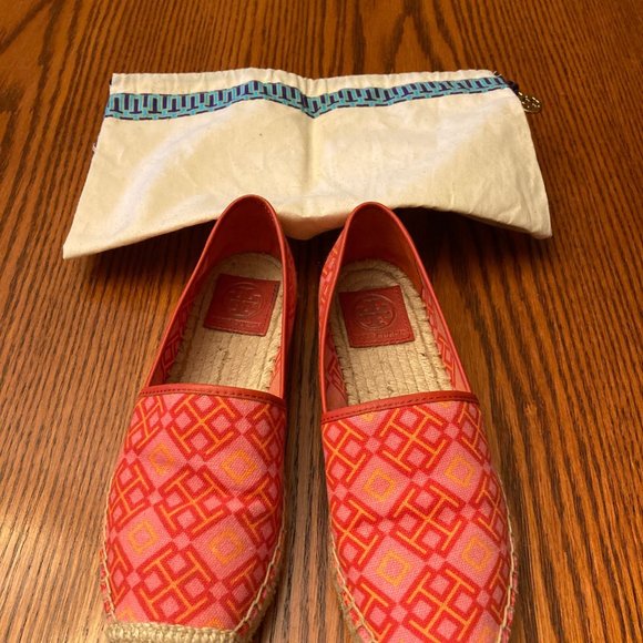Tory Burch Pink/Navy Blue Canvas and Leather Poppy Logo  Tory Burch Pink logoed espadrilles